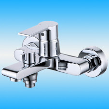 Смеситель для ванны/душа СМАРТ АДАМАНТ излив 120 мм,керам.переключатель, с аксессуарами, хром
